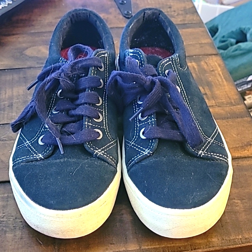 Skechers slip resistant work sneakers 6.5